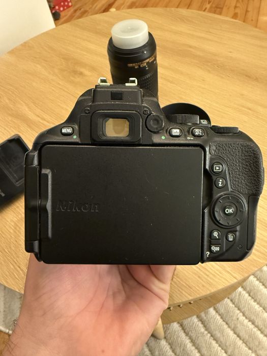 Фотоапарат Nikon D5600 с обективи