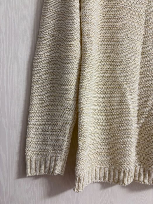 Pulover tricotat alb crem cu auriu