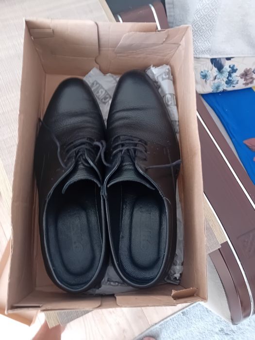 Vând pantofi de bărbat nr 44. De firmă 60 RON  arătă foarte bine
