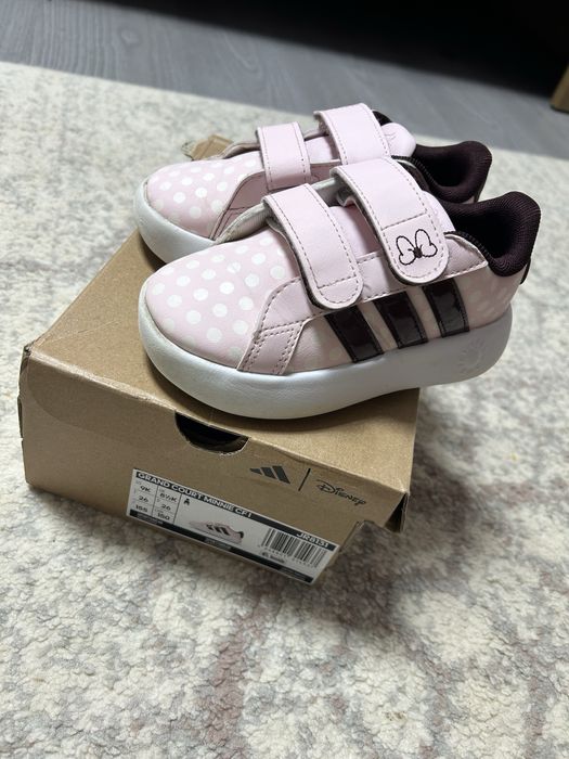 Adidas Minnie marimea 26