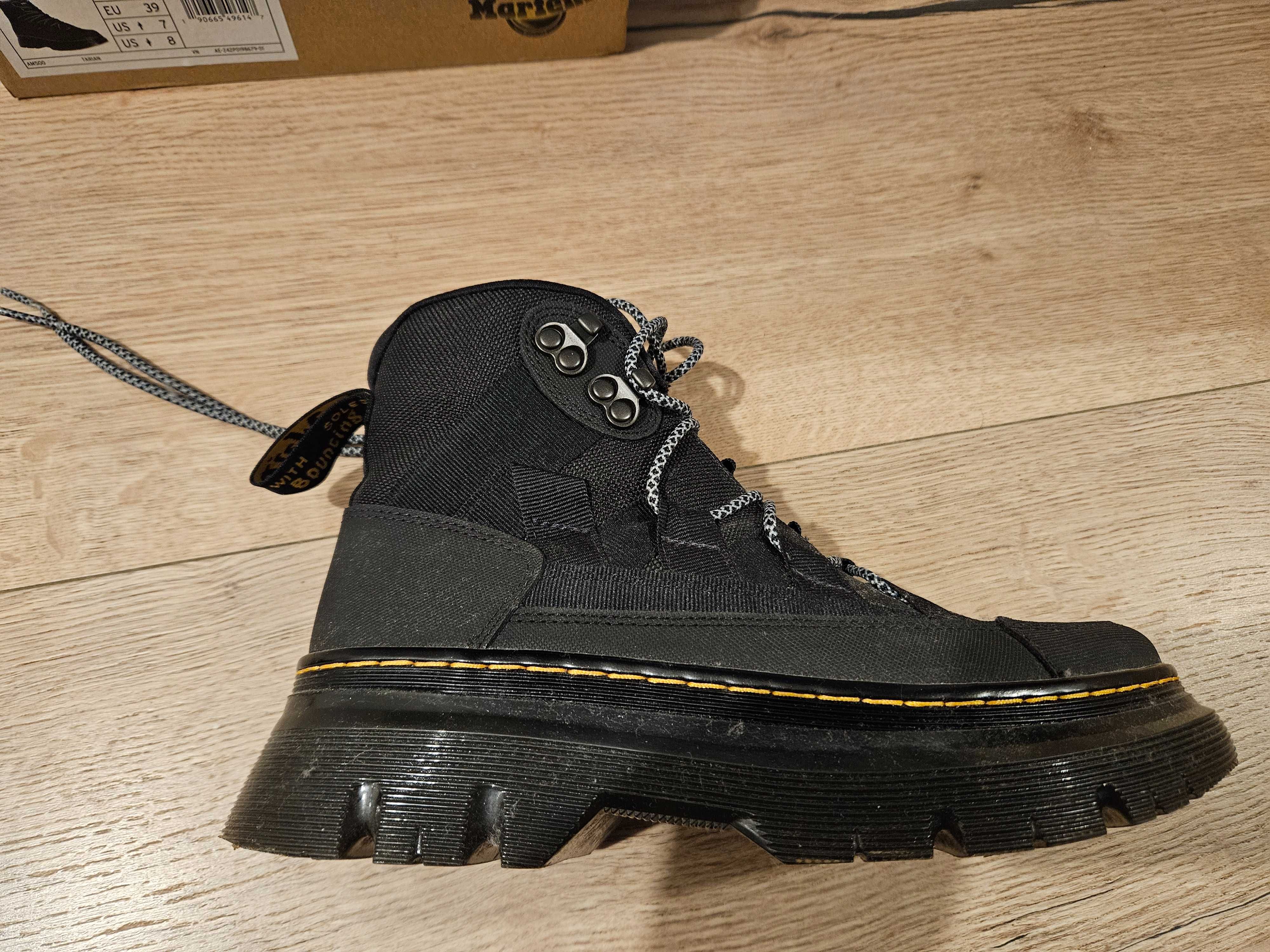 Зимни боти Dr. Martens