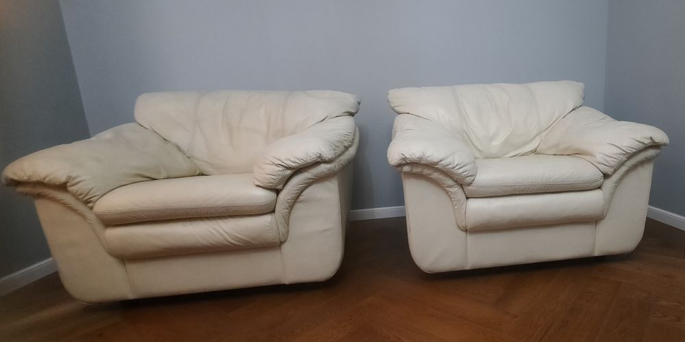 Продам два  бу кресла белых,  ширина 120 см