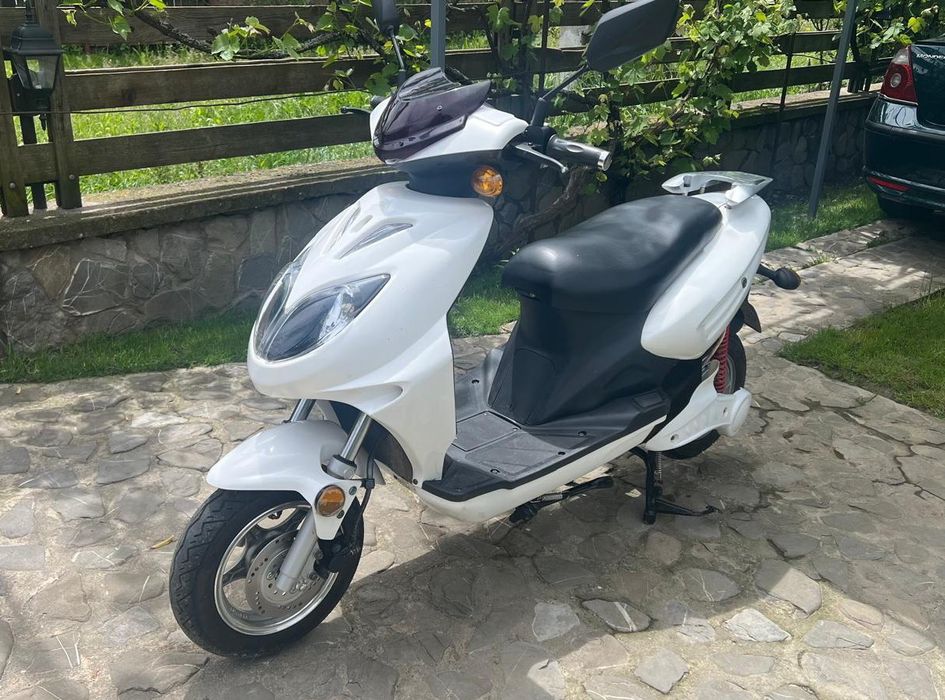 Scutere electrice noi