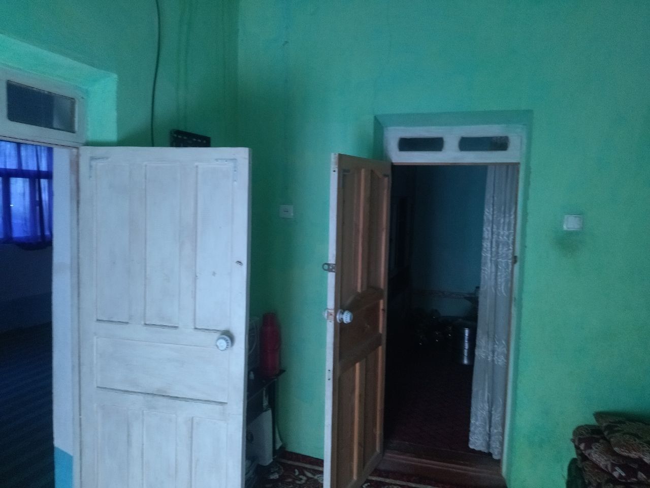 Uy sotiladi holati yaxshi arentir sentir yonida