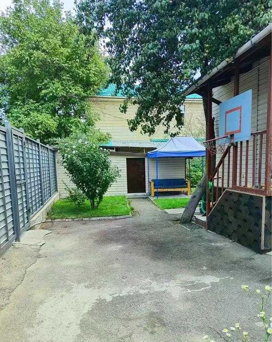 Продам часть отдельно стоящего трёхкомнатного  благоустроенного  дома.