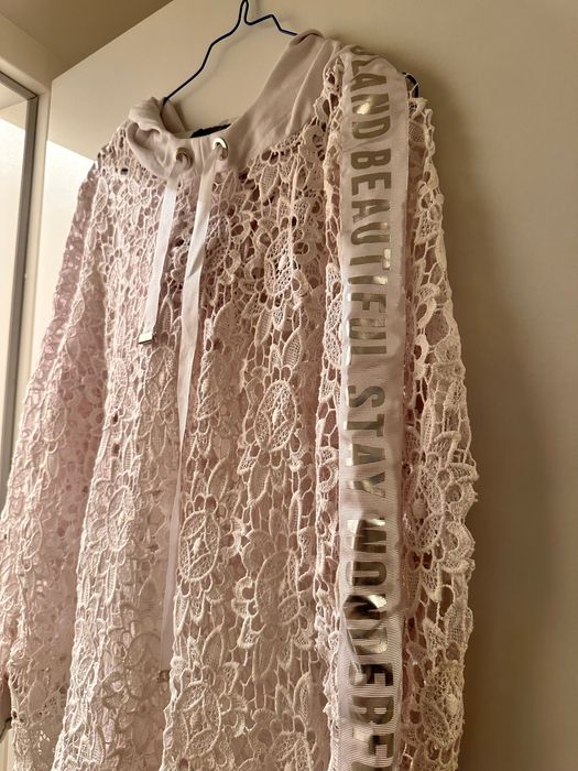 Дантелена блуза с качулка на Monari 44