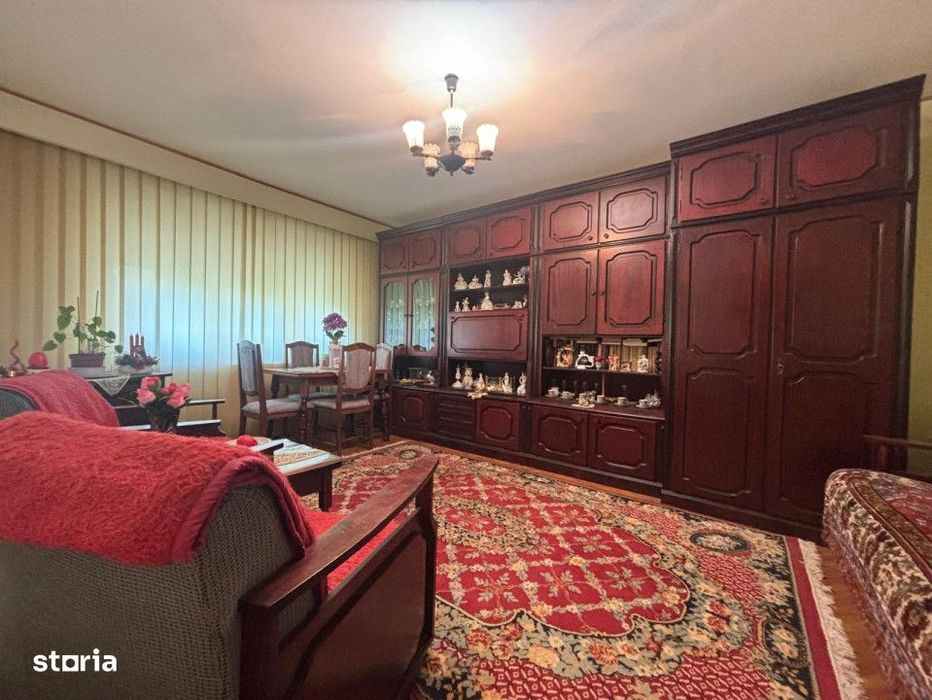 Vanzare – Apartament 4 camere, decomandat, etaj 1, cu beci si garaj