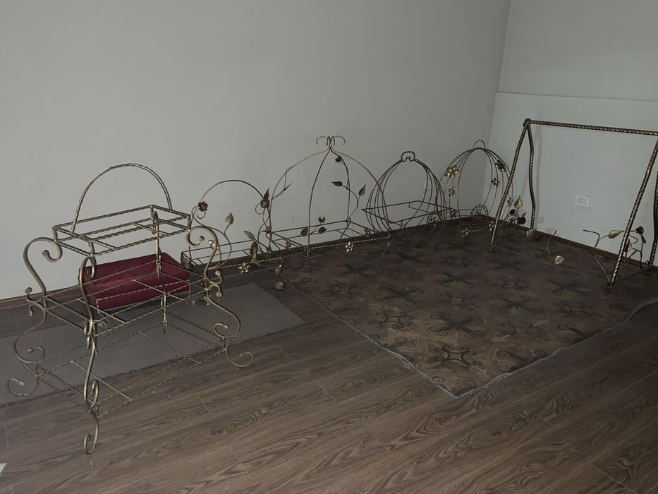 Sarpo sandiqlar sostayanasi yaxshi rangi tillo rang sepilgan