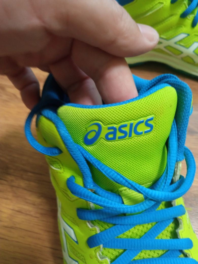 Маратонки Asics номер 42,5