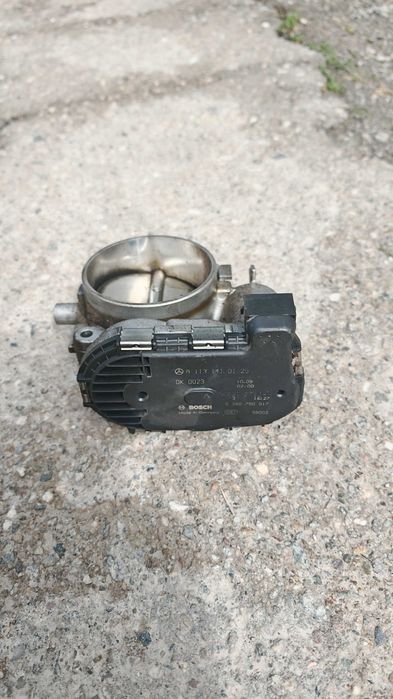 Мерцедес Е350 на части без предна броня, фарове и двигател.