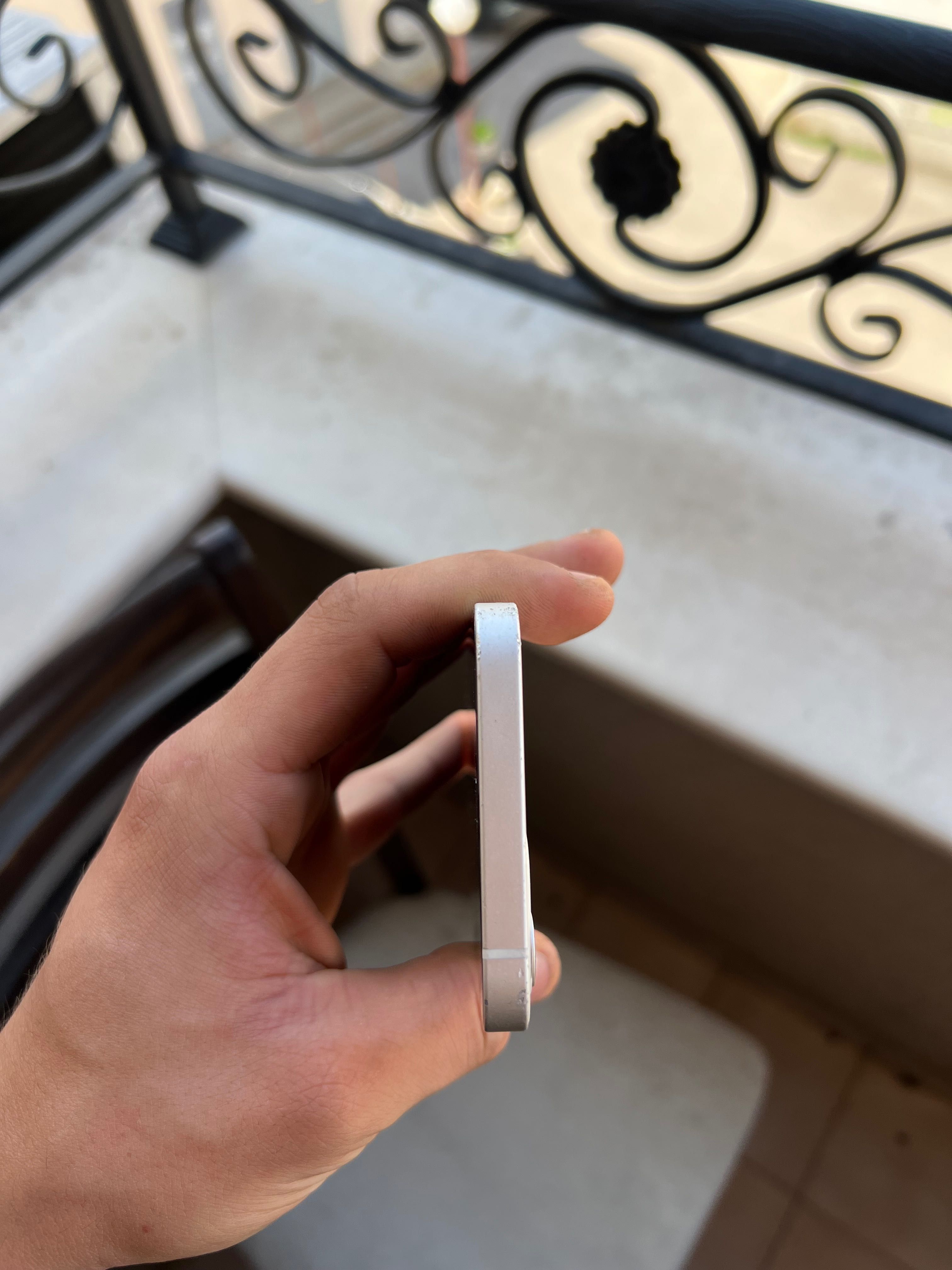 iPhone 12 батерия