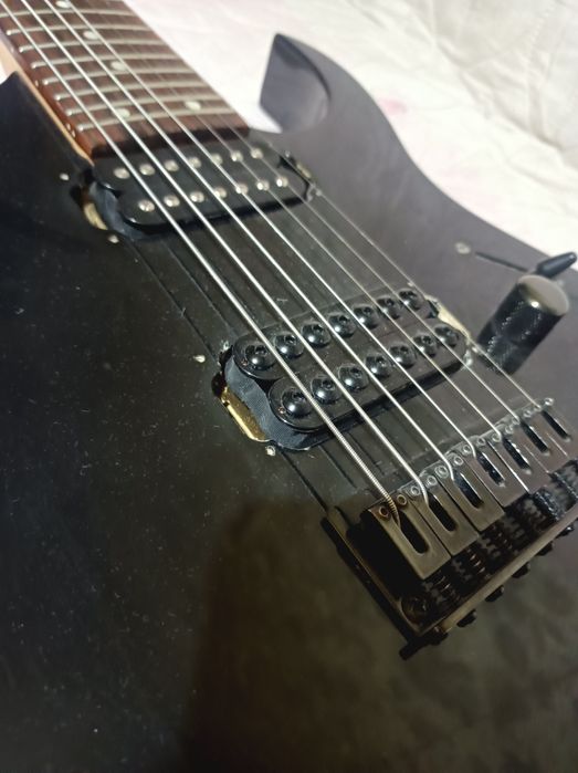 Продаётся семиструнный ibanez