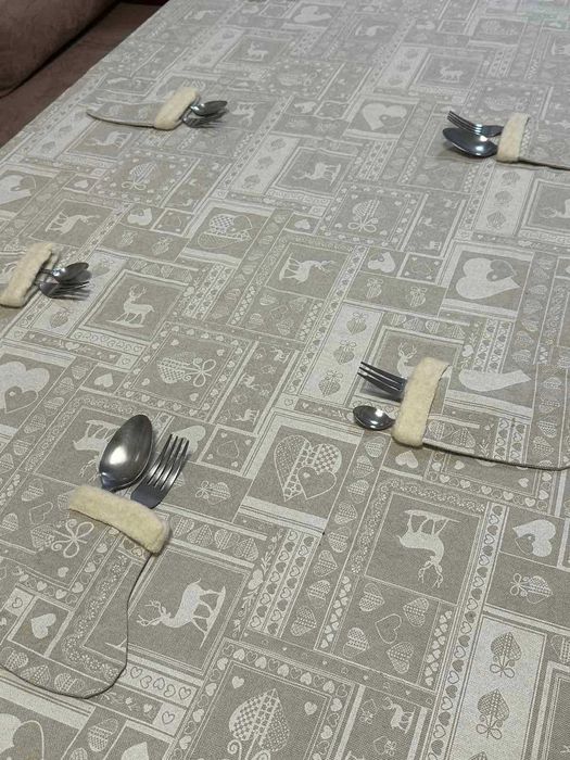 Комплект коледна покривка, подложки и ботушчета