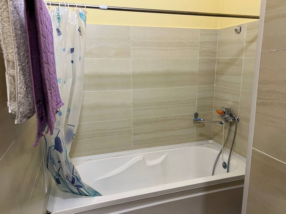 Uy sotiladi 2 xona 65 m2