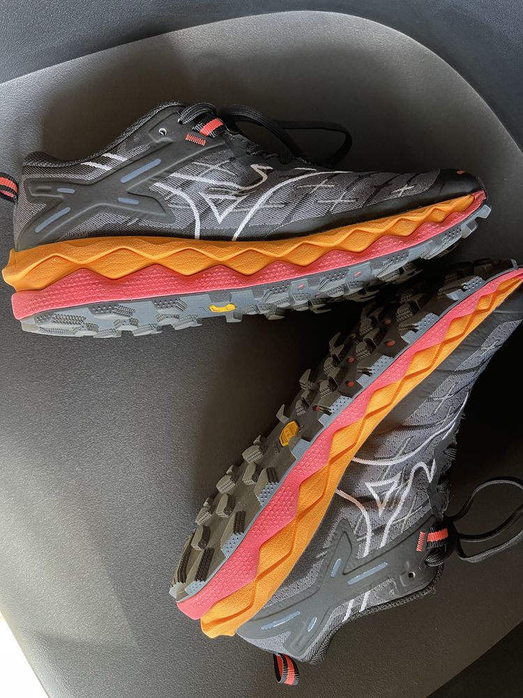 Дамски маратонки отговарят на 37  MIZUNO WAVE MUJIN X  номер 38.5