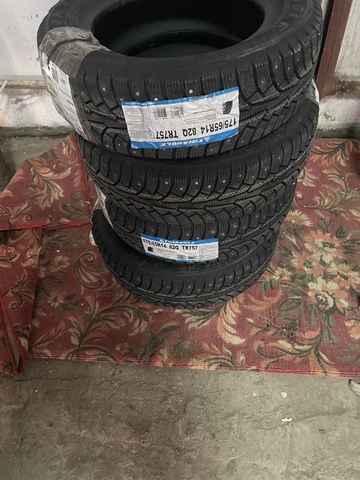 Продам зимние новые шины