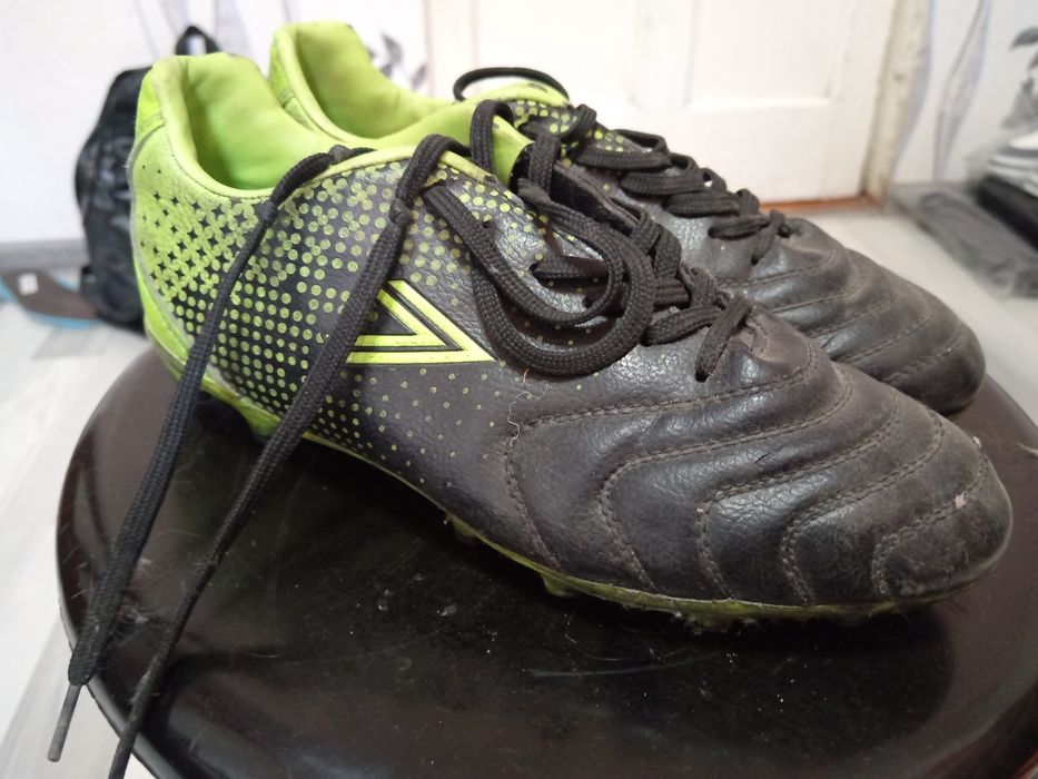 Футбольные бутсы любительские.