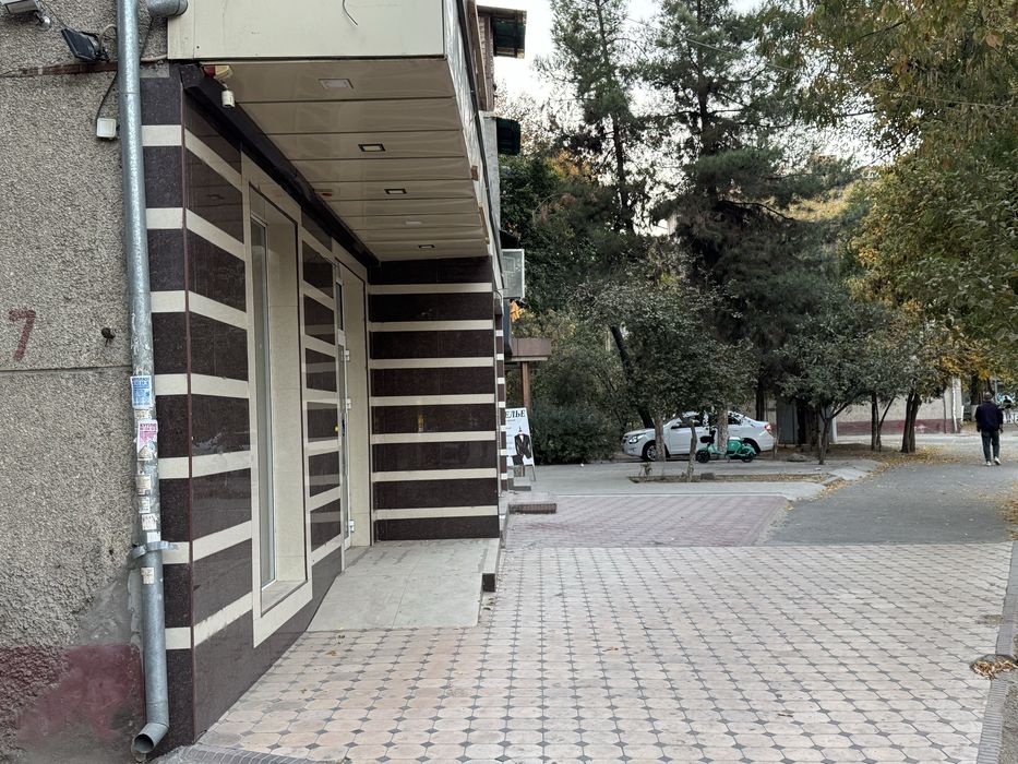 Продажа не жилого помещения общая площадь 77 км2,   1 линия 1 этаж