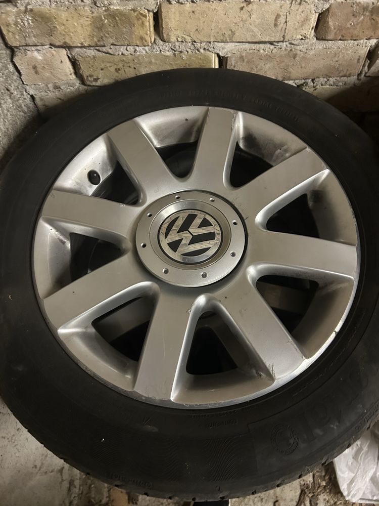 Продавам джанти на  VW с гумите 205/55 R16