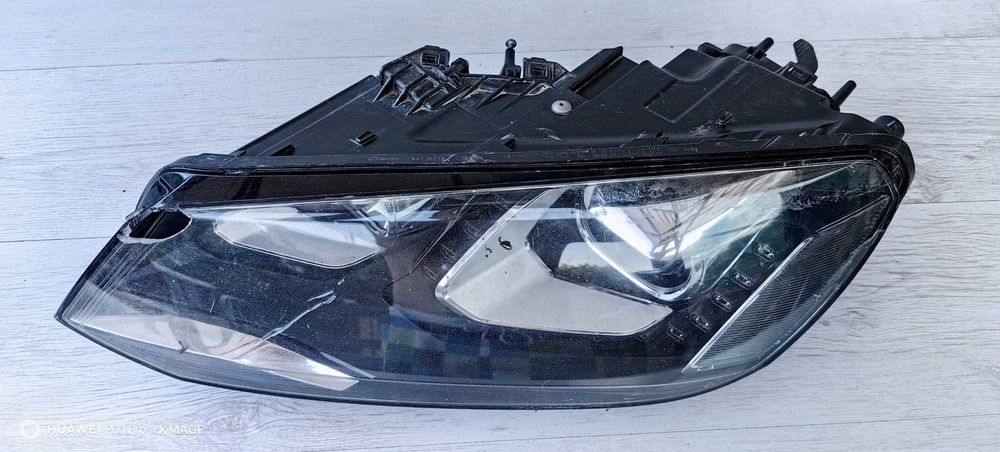 Фар за VW Touareg Xenon LED - За части / ремонт / ВФ Туарег