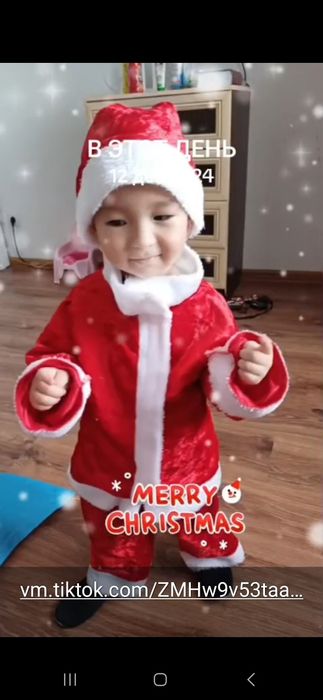 Продам костюм на новый год и две маски