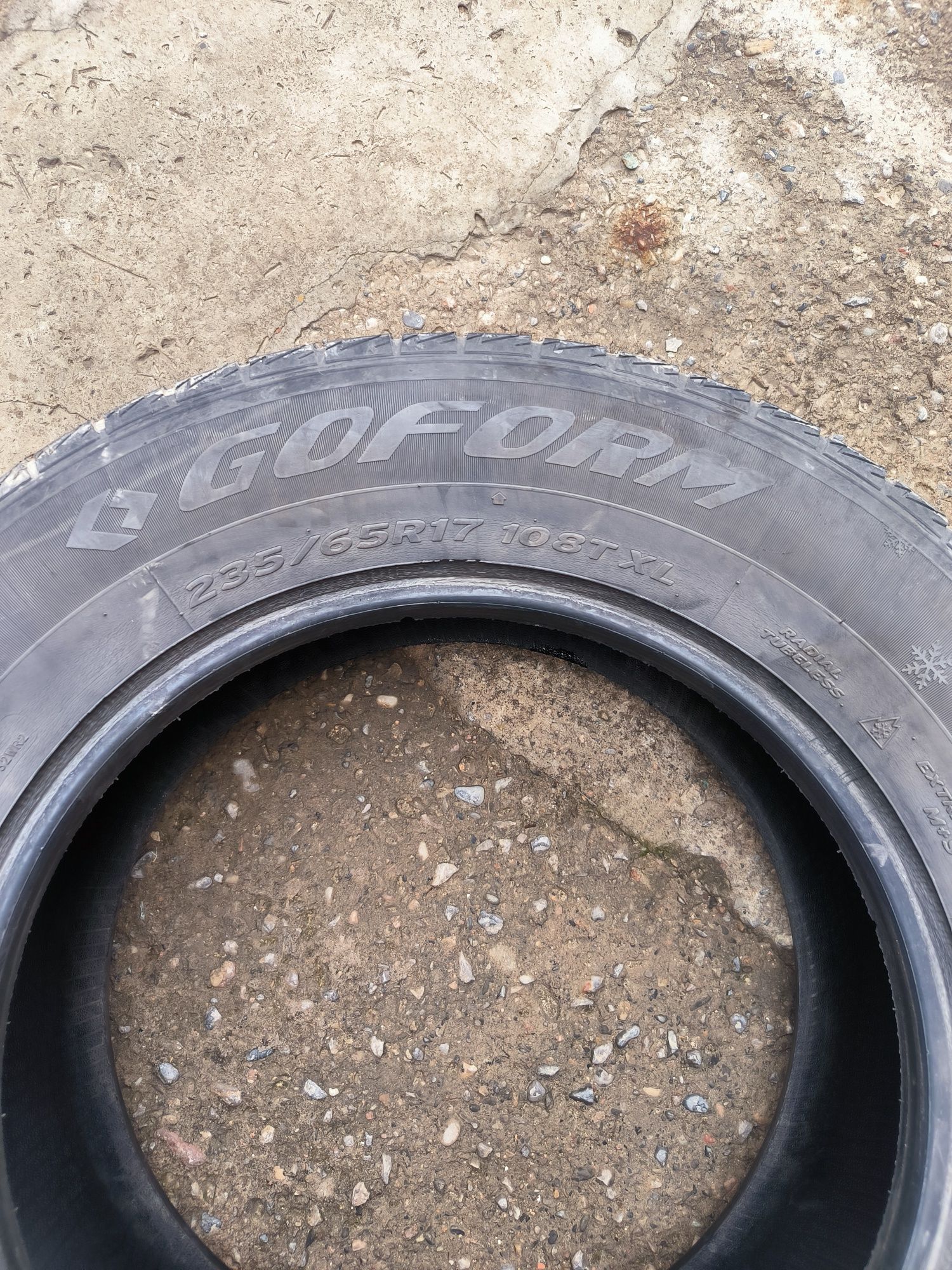 Продаётся комплект шин 235/65 R17