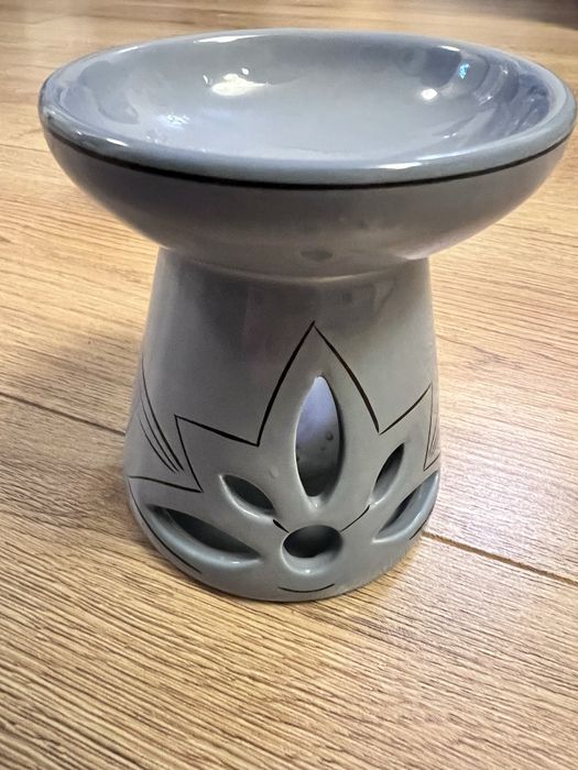 Керамична арома лампа + 3 етерични масла