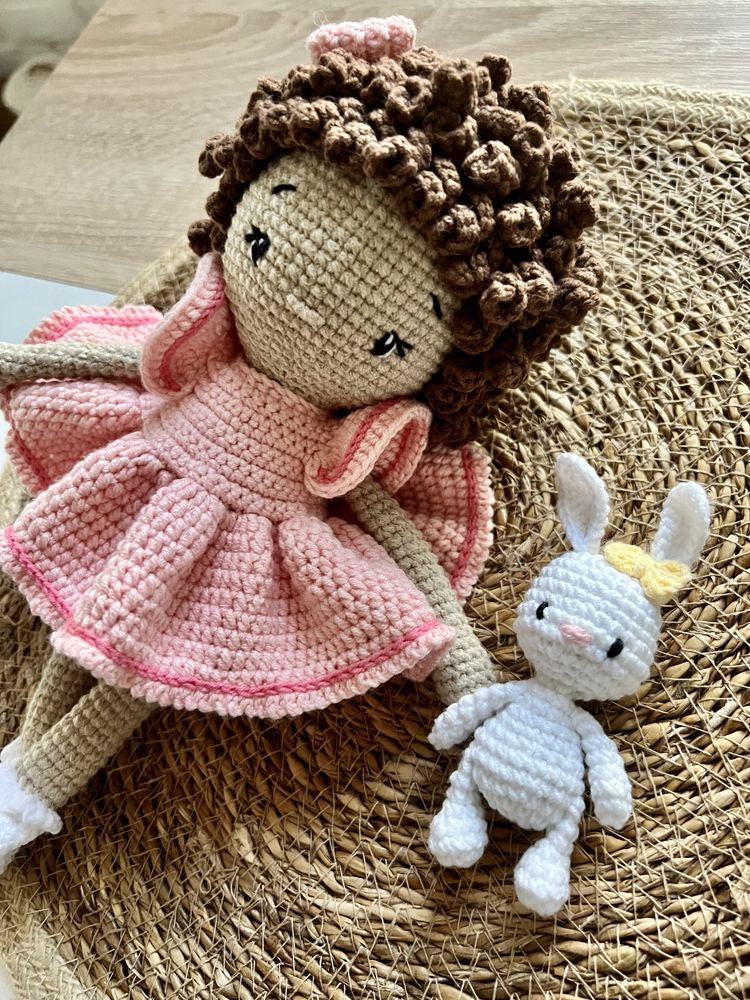 Ръчно изработена кукла със зайче