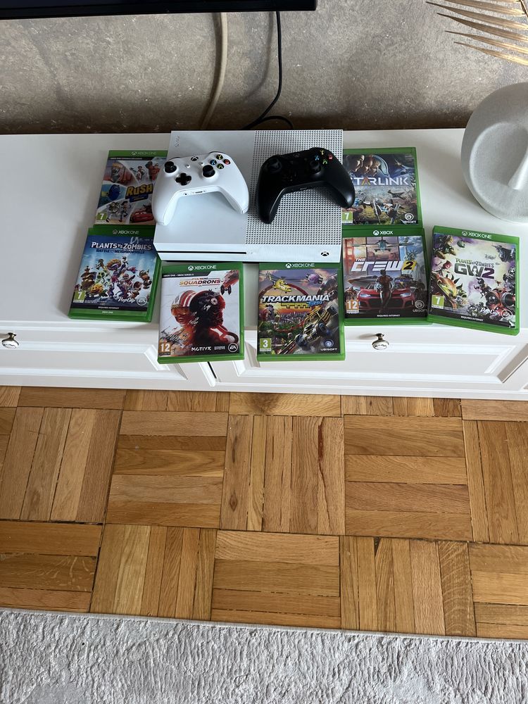 Vand Xbox 1 +7 jocuri