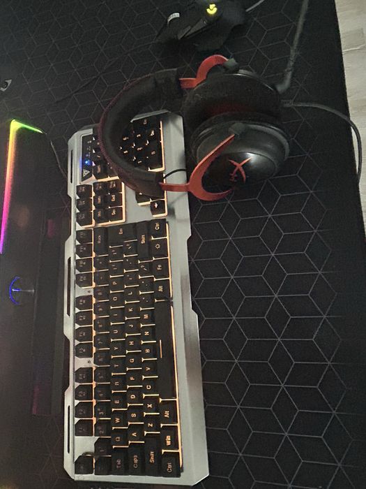 Gaming PC + цялата периферия !