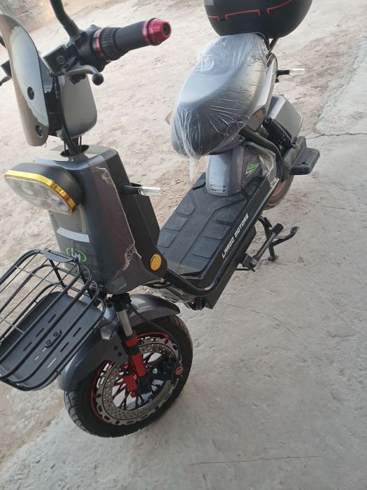 Skuter 2025. Yil 25 sentyabr da olingan