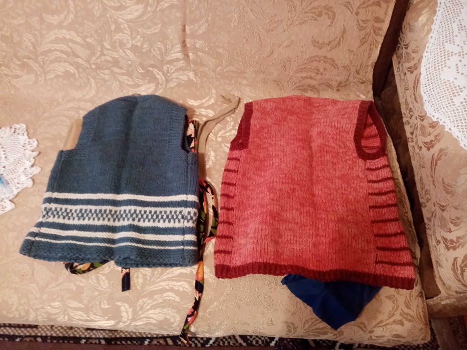 Детски ръчно плетени елечета