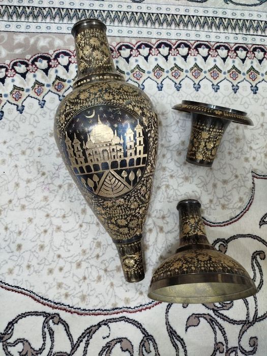 Latundan qòl mexnatida yasalgan Vaza. Ваза ручной работы из Латуни