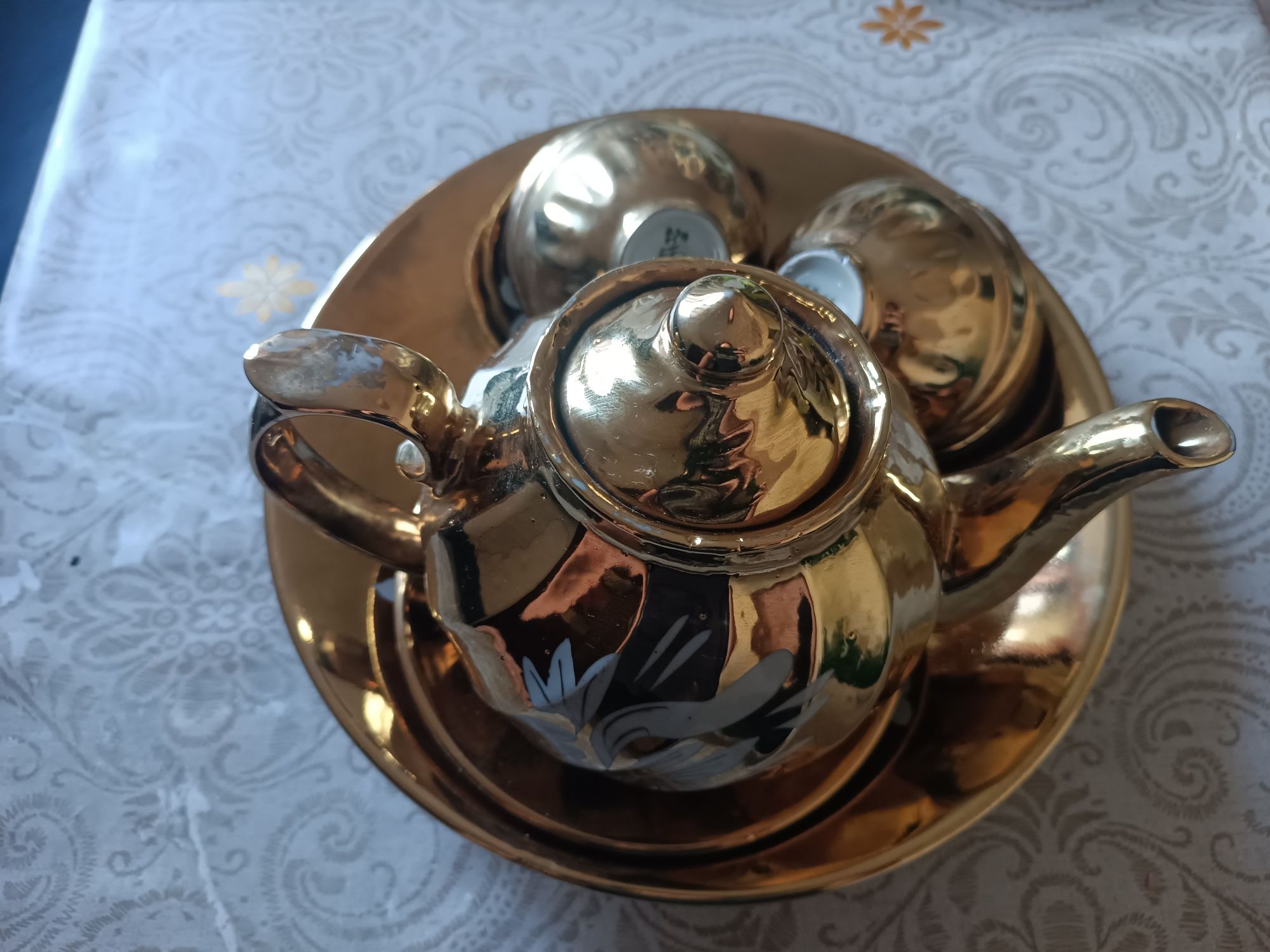 Чайник с пиалами