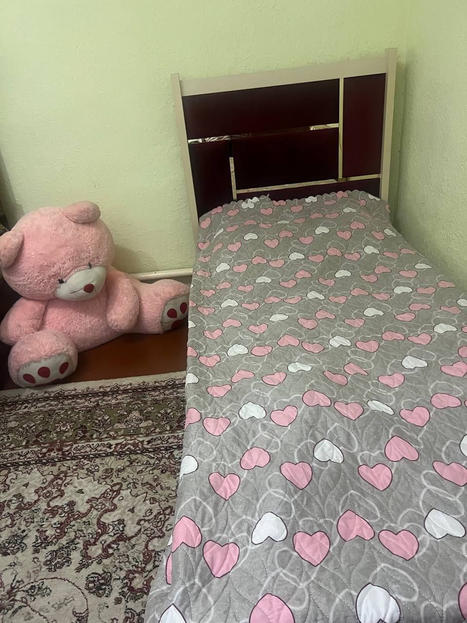 Kravat sotiladi.