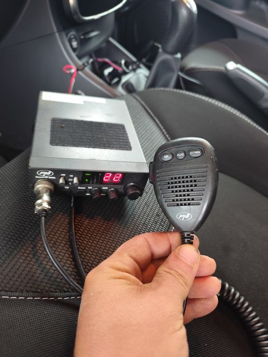 Vând stație CB PNI cu antena