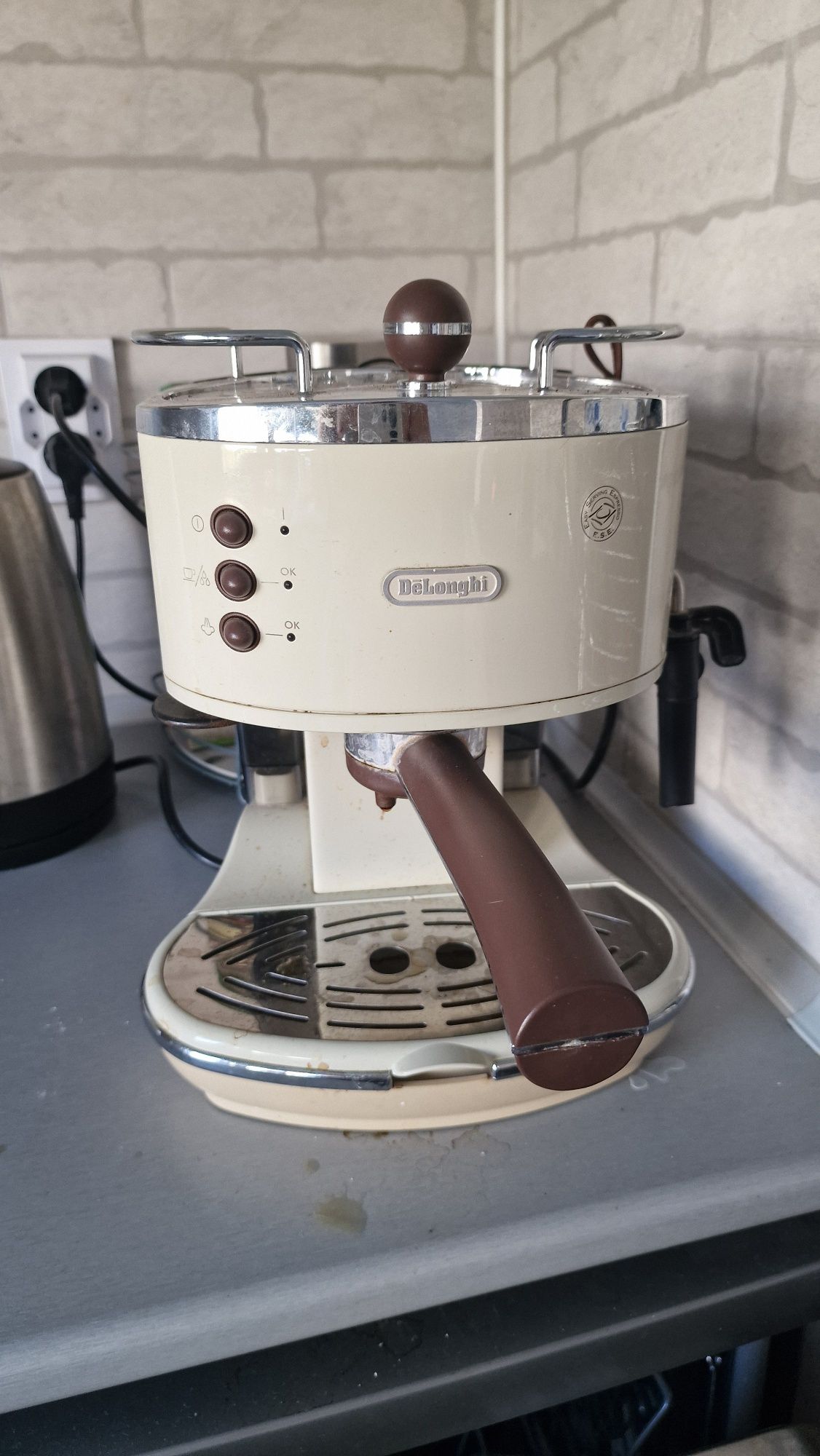 Продавам кафемашина De Longhi за еспресо