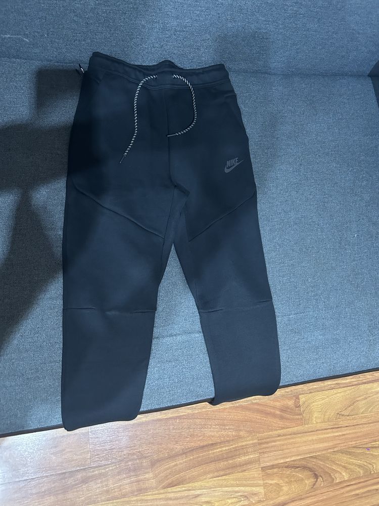 Pantaloni Nike tech negri XS