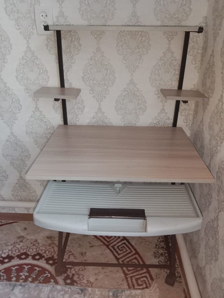 Стол компьютерный