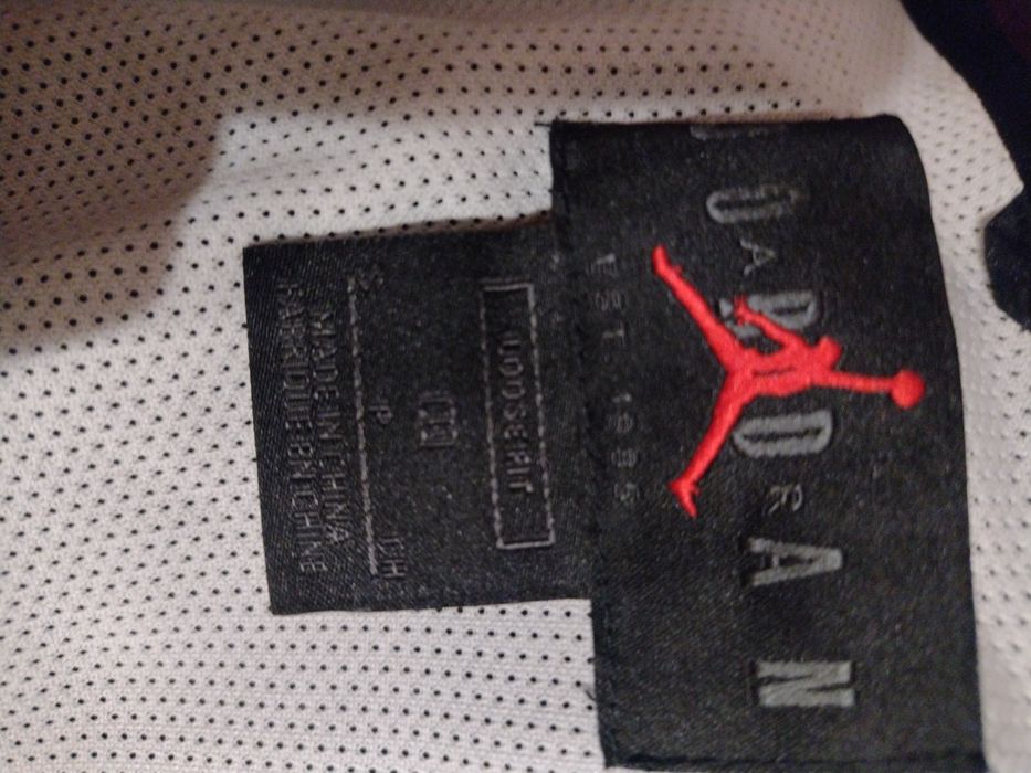 Vând geaca Jordan PSG