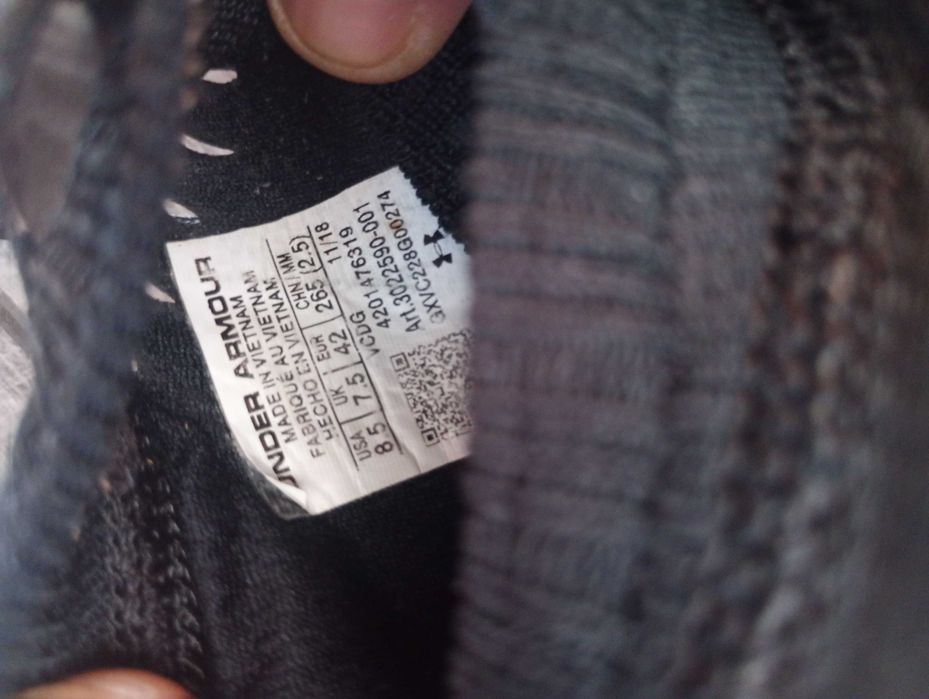 Under Armour Hovr маратонки за планинско бягане номер 42