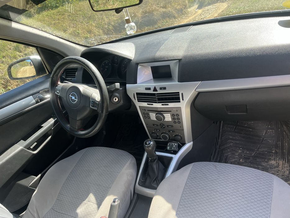 Vand sau schimb opel asta h  pret :2300€
