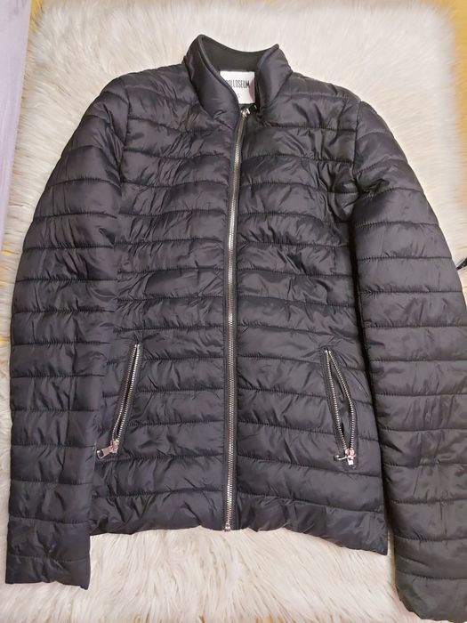 Vând geaca în mărimea s