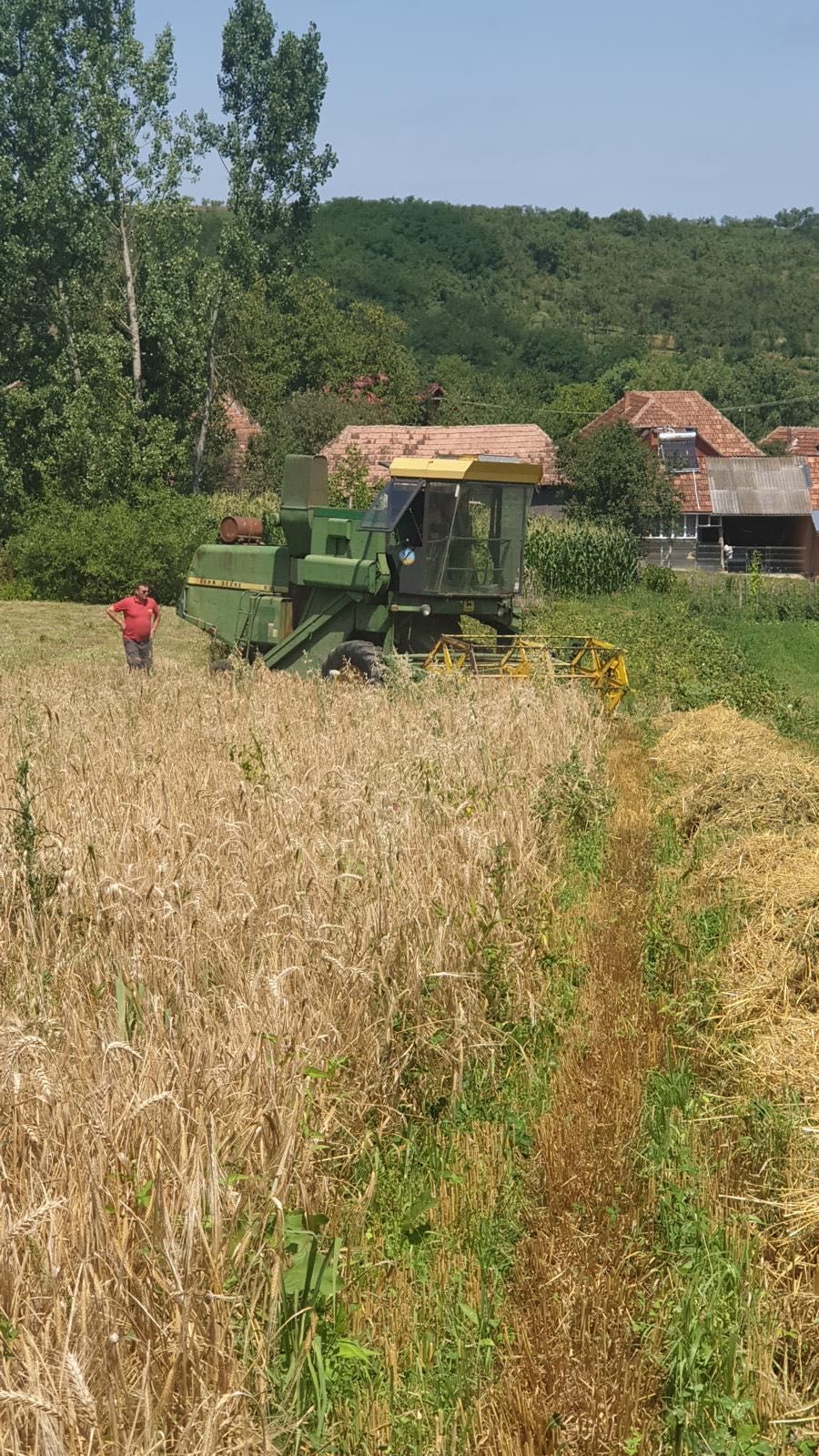 Vând combină John Deere 935