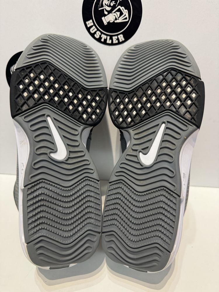 Маратонки NIKE LEBRON .Номер 41