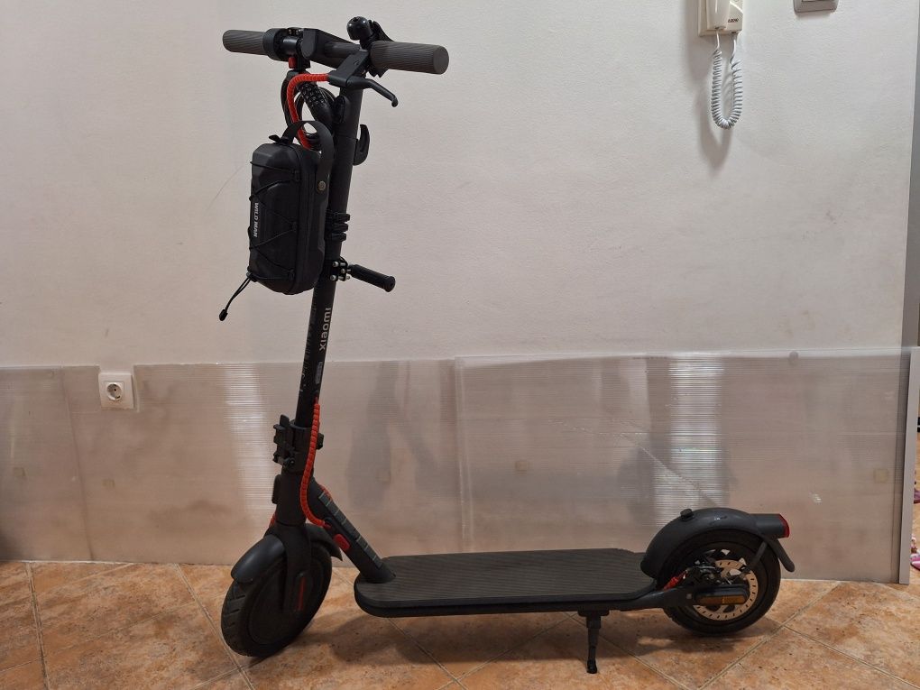 Електрическа тротинетка в гаранция Xiaomi scooter 4