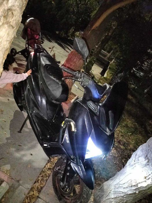 Скутер Qmax Qiumotors