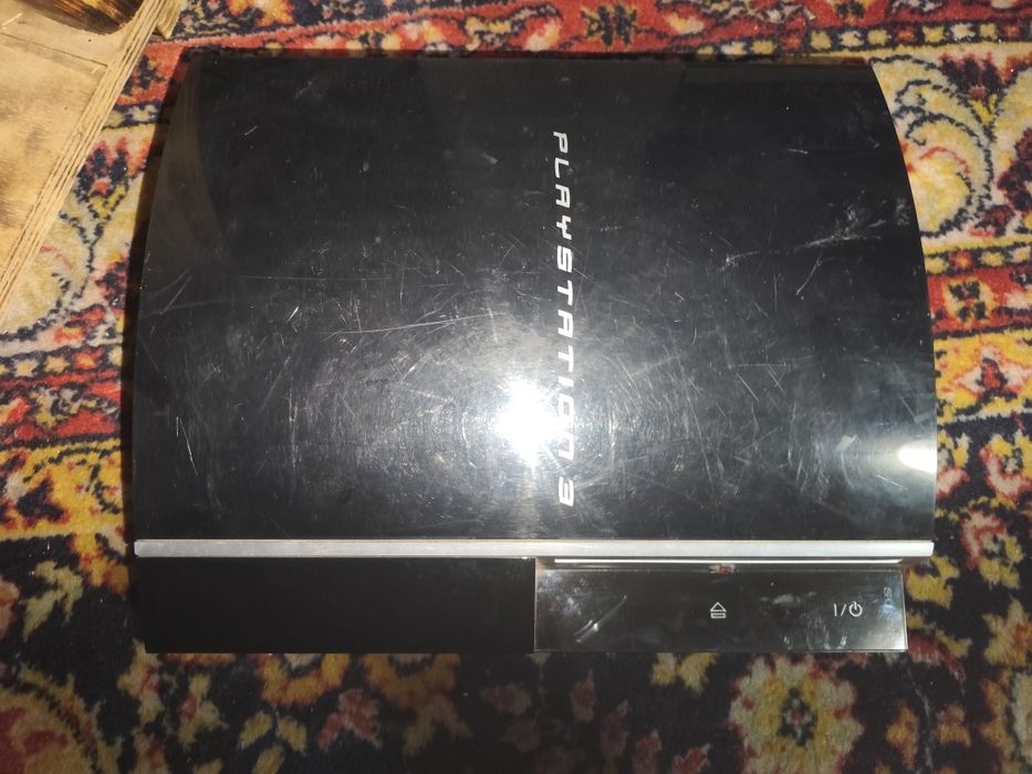 PS 3 cu volan și 10 jocuri vând schimb