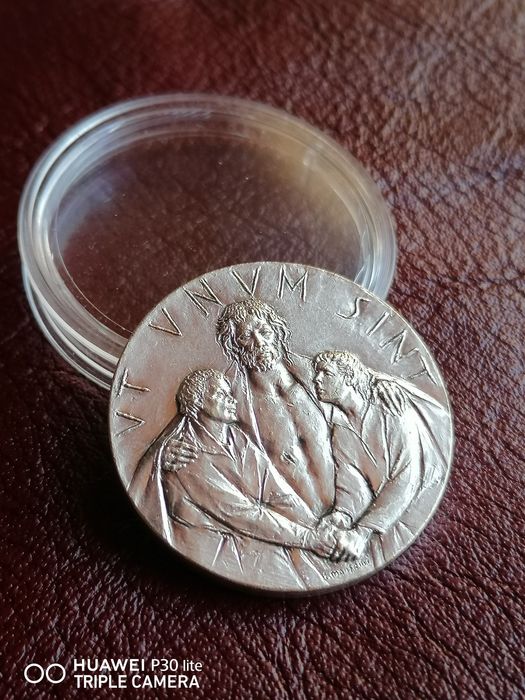 Красив плакет от Ватикана!