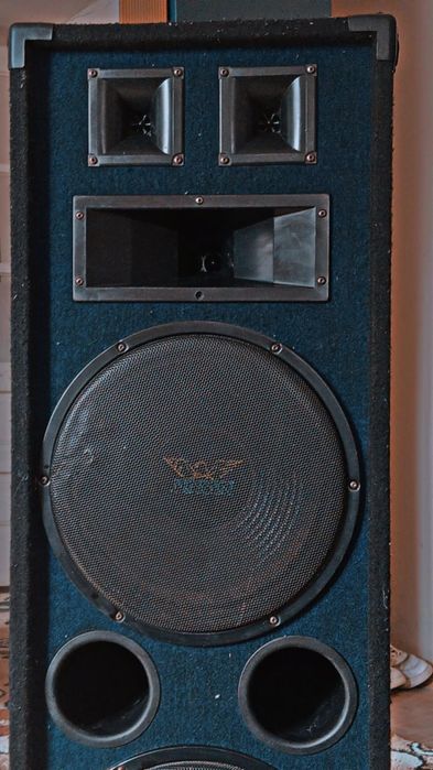 Vând 2 boxe și un mixer pasiv